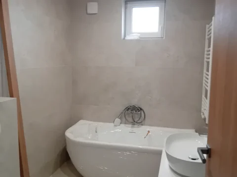 Vizes helyiség érintésvédelmi ellenőrzése.